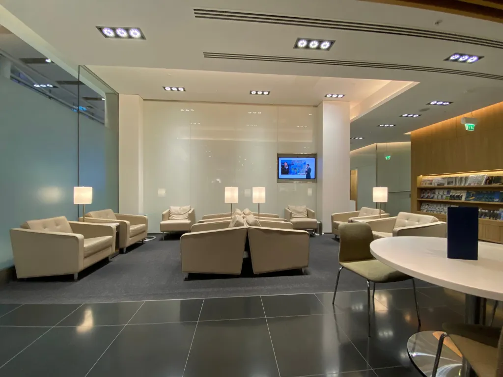 United Airlines Arrivals Lounge - Terminal 2 - Arrivals Lounges - Heathrow Lounges - Oceans Travel