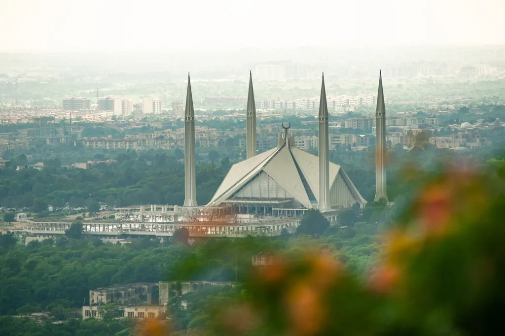 Islamabad Trip and Tours Guide - Faisal Mosque - Oceans Travel Blogs