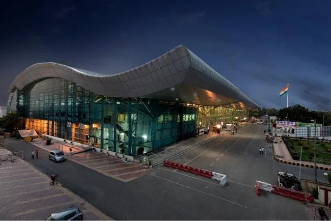 Sri Guru Ram Dass Jee International Airport (Amritsar Airport) - Amritsar Airport Shopping | Image from Wikimedia - Ravn00r
